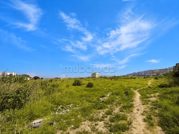 Terrain constructible R20 de 7118 m² à Tanger