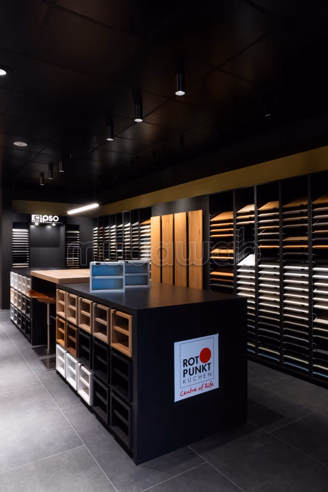 Vend local commercial à Castilla.
Surface totale 382 m².
Showroom haut de gamme