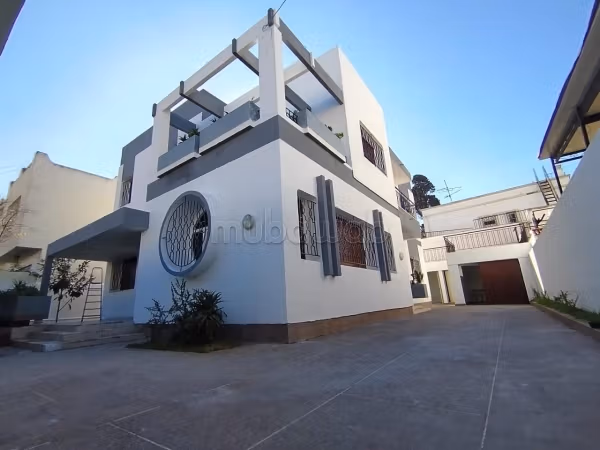 For rent Villa 400m2 commercial Franceville