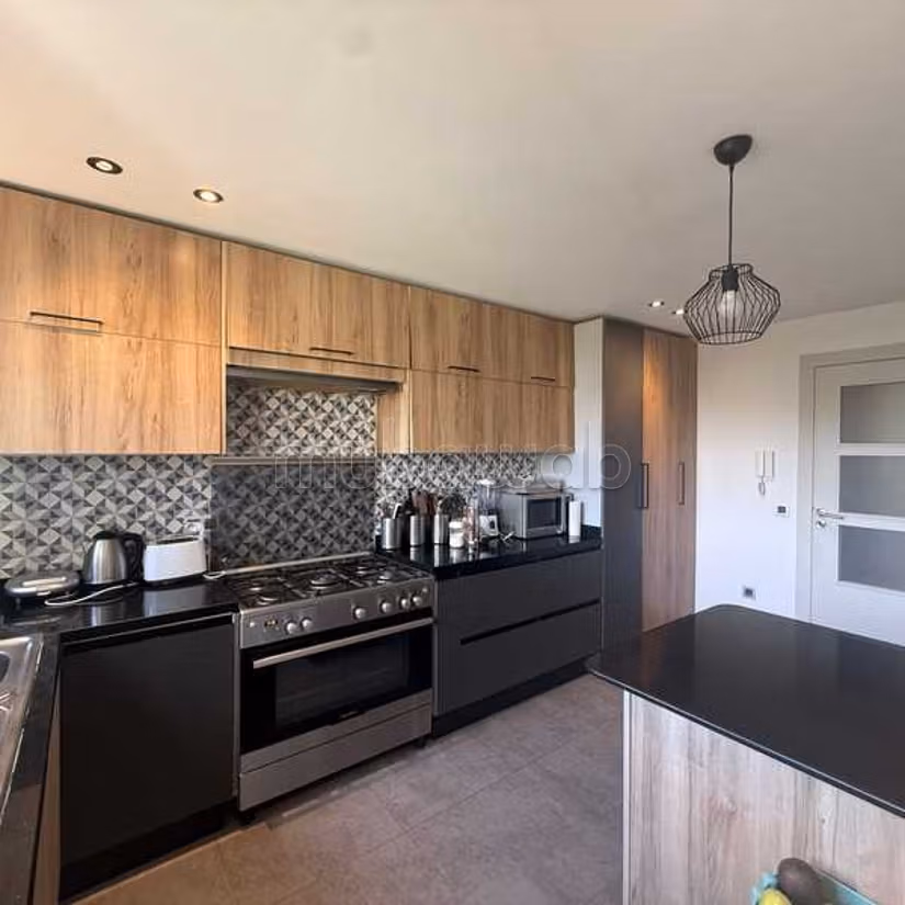 Appartamento in Affitto di 202.0 m² a Casablanca, Ain Diab