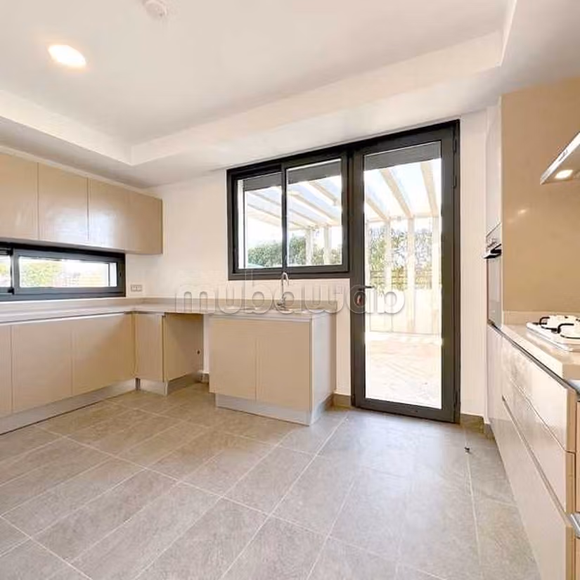 Villa Te Koop van 289.0 m² in Casablanca, Ain Diab Uitbreiding 2