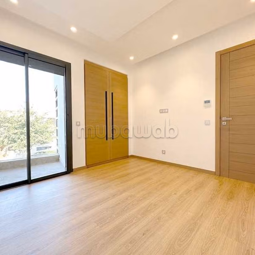 Villa Te Koop van 289.0 m² in Casablanca, Ain Diab Uitbreiding 2
