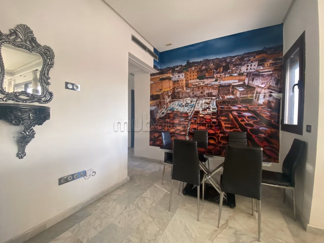 Vakantieappartement te huur in het centrum. Oppervlakte 135 m². Traditionele woonkamer, algemene schotelantenne