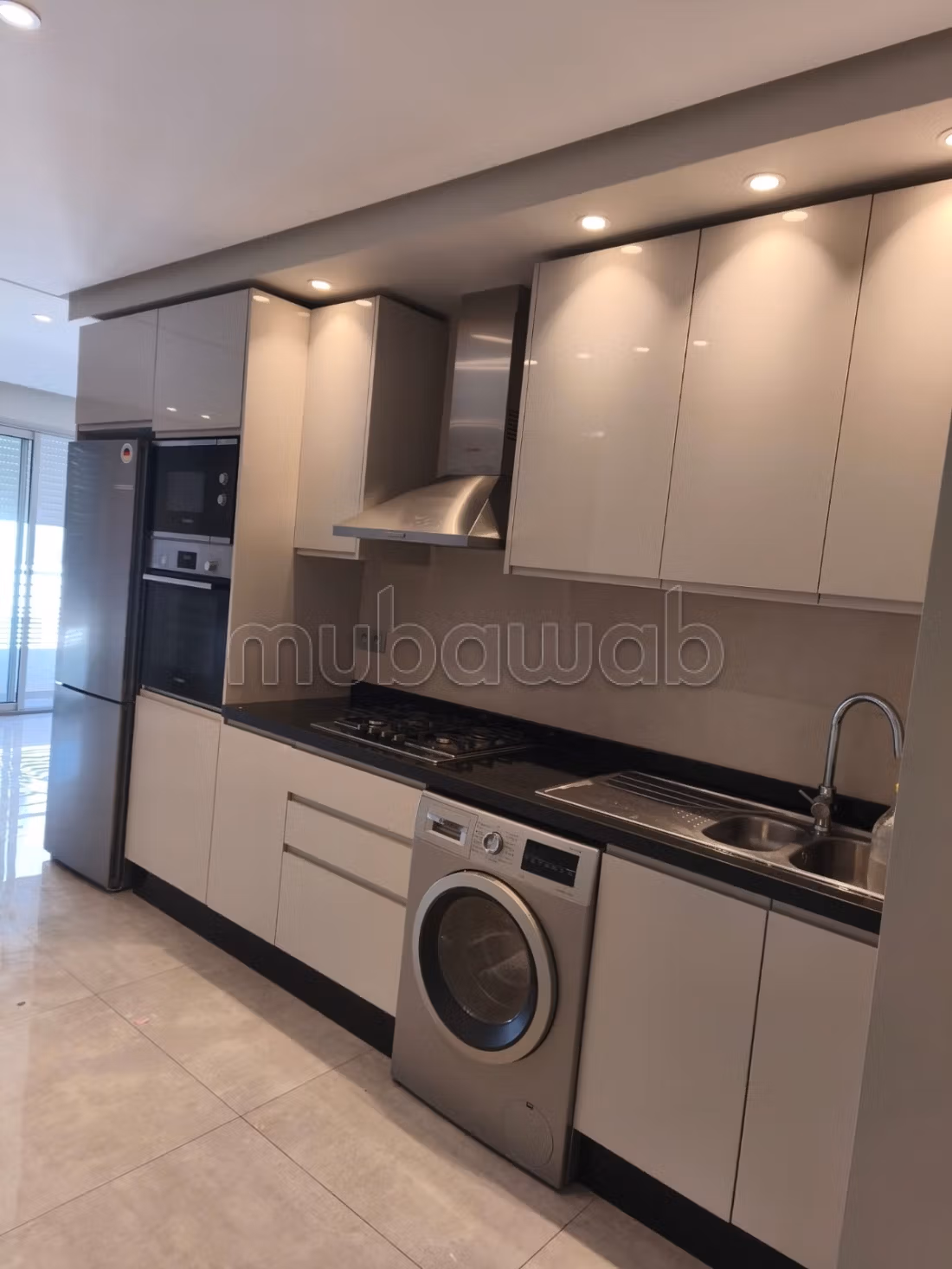 Appartement en location à Ferme Bretonne Hay Arraha. Superficie 80 m². Porte blindée, salon marocain traditionnel — 2