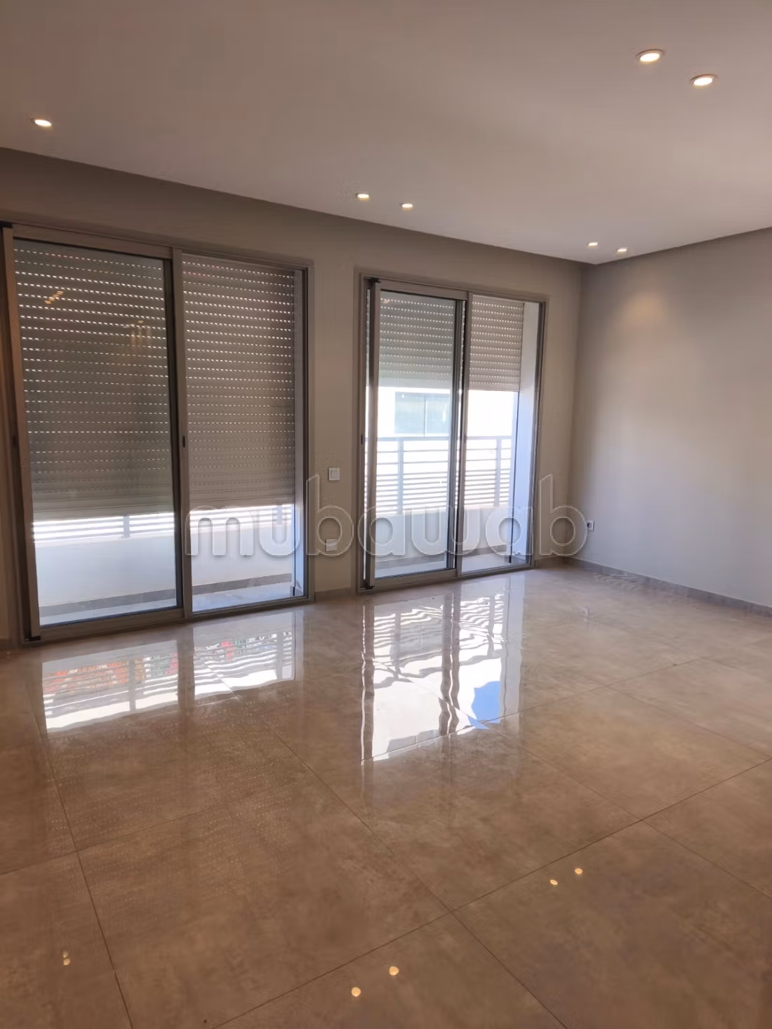 Appartement en location à Ferme Bretonne Hay Arraha. Superficie 80 m². Porte blindée, salon marocain traditionnel — 3