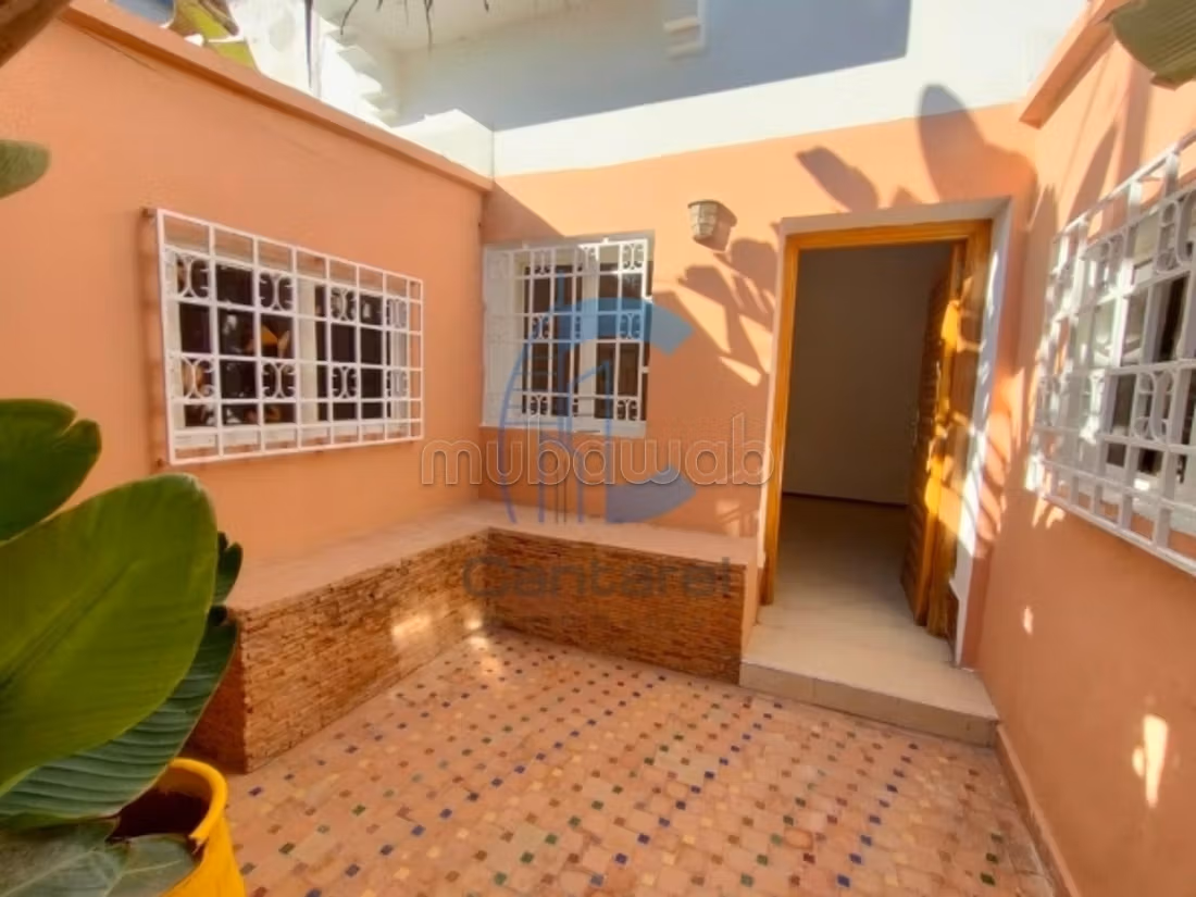 Ain Diab – Duplex di Charme con Grande Camera e Terrazze