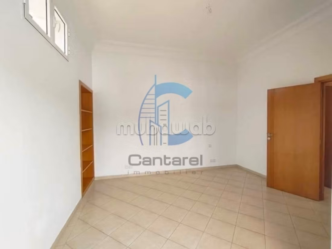 Ain Diab – Duplex di Charme con Grande Camera e Terrazze