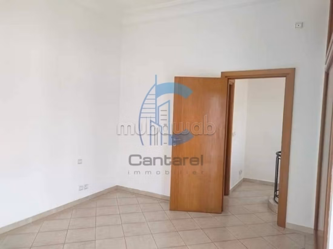 Ain Diab – Duplex di Charme con Grande Camera e Terrazze