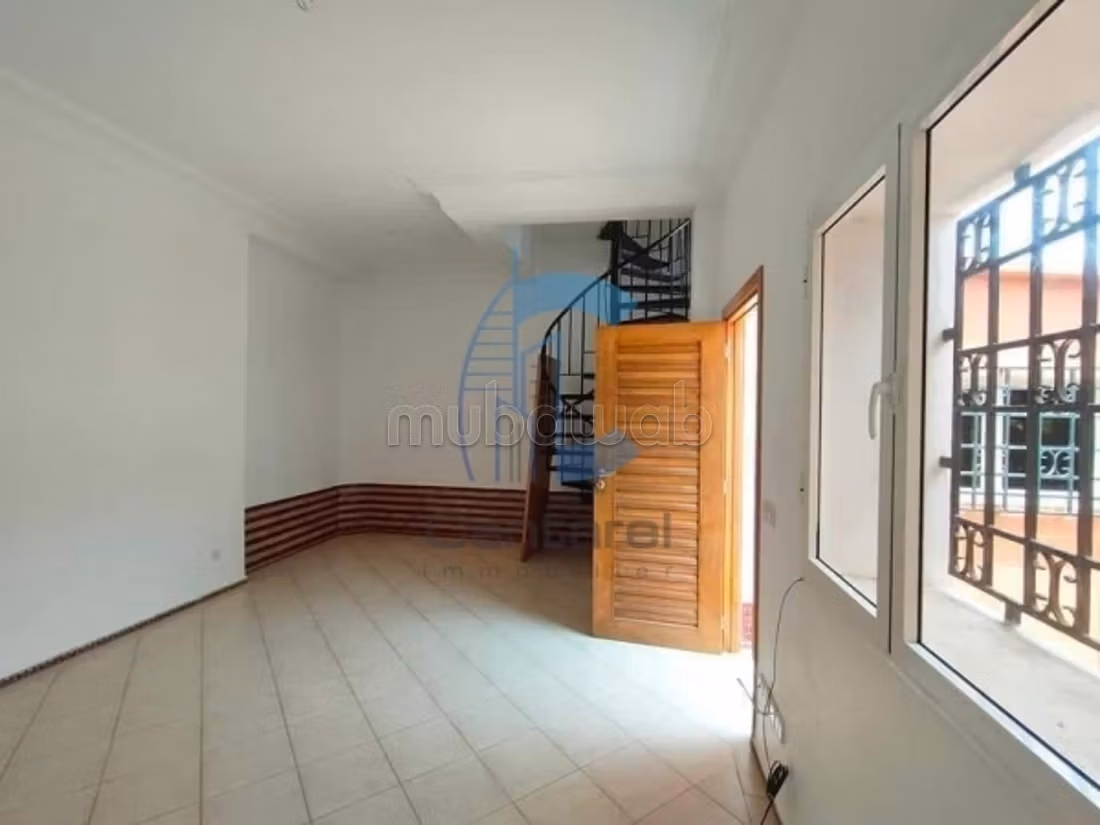 Ain Diab – Duplex di Charme con Grande Camera e Terrazze
