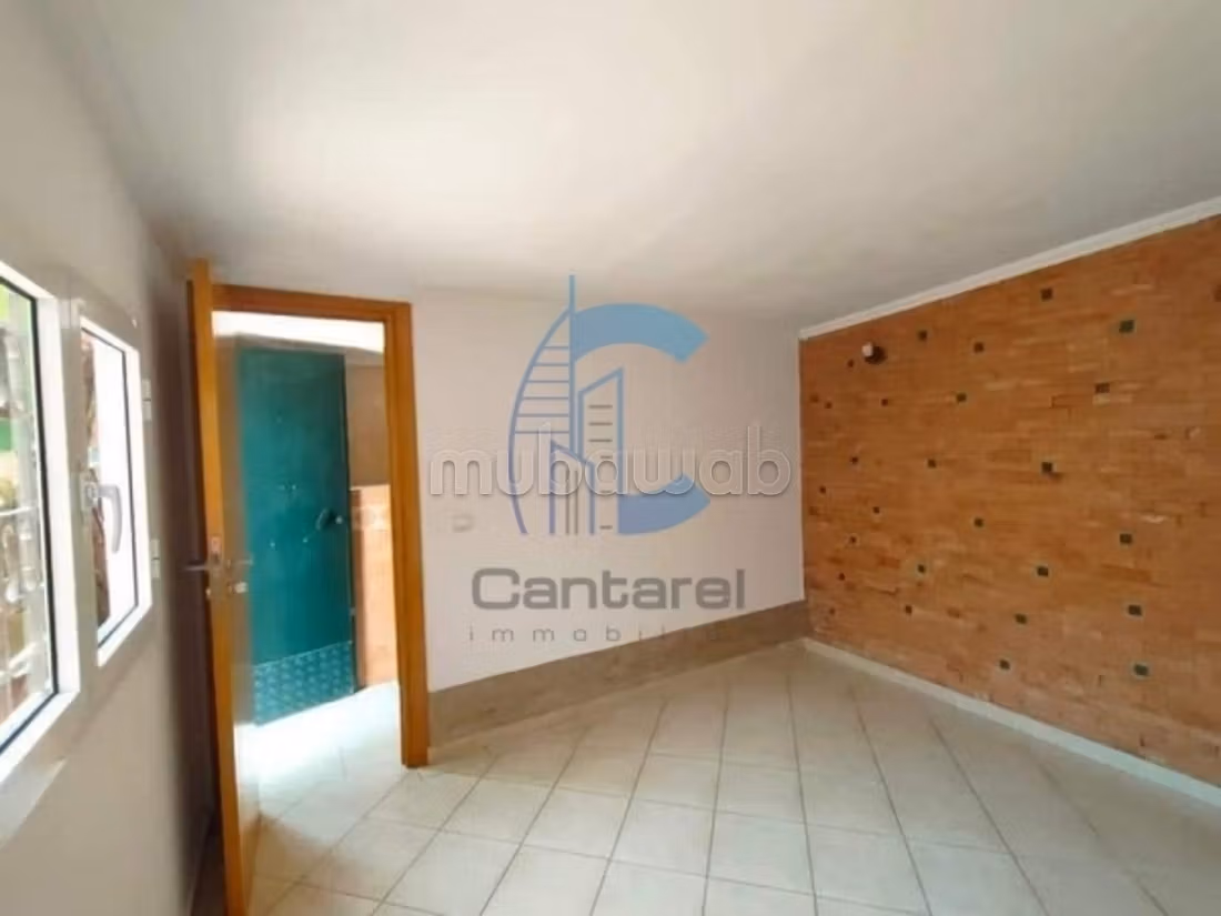 Ain Diab – Duplex di Charme con Grande Camera e Terrazze
