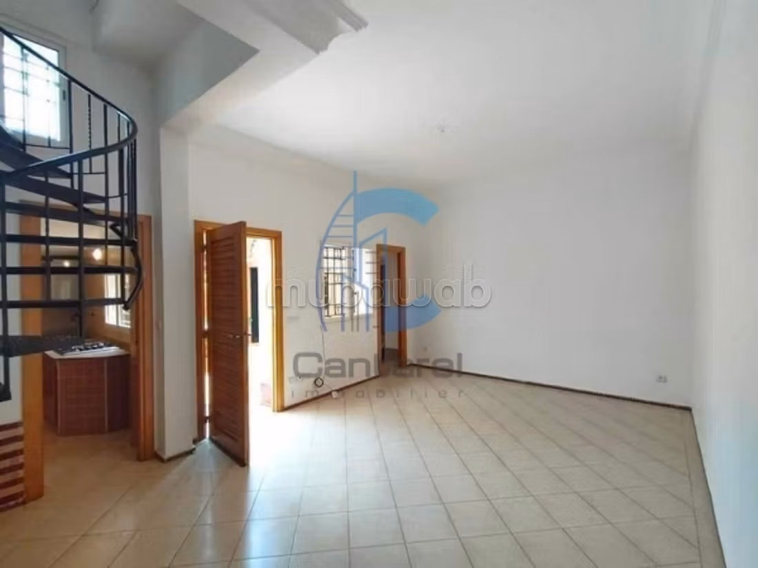 Ain Diab – Duplex di Charme con Grande Camera e Terrazze