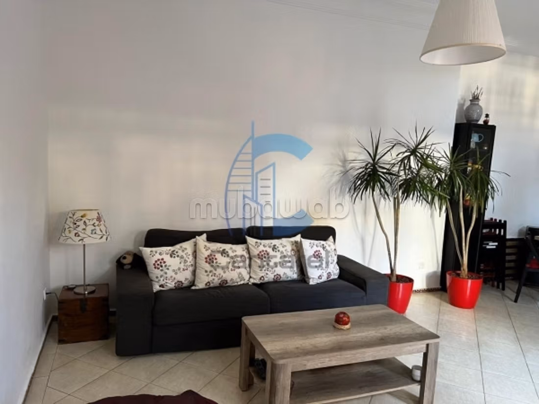 Ain Diab – Duplex di Charme con Grande Camera e Terrazze