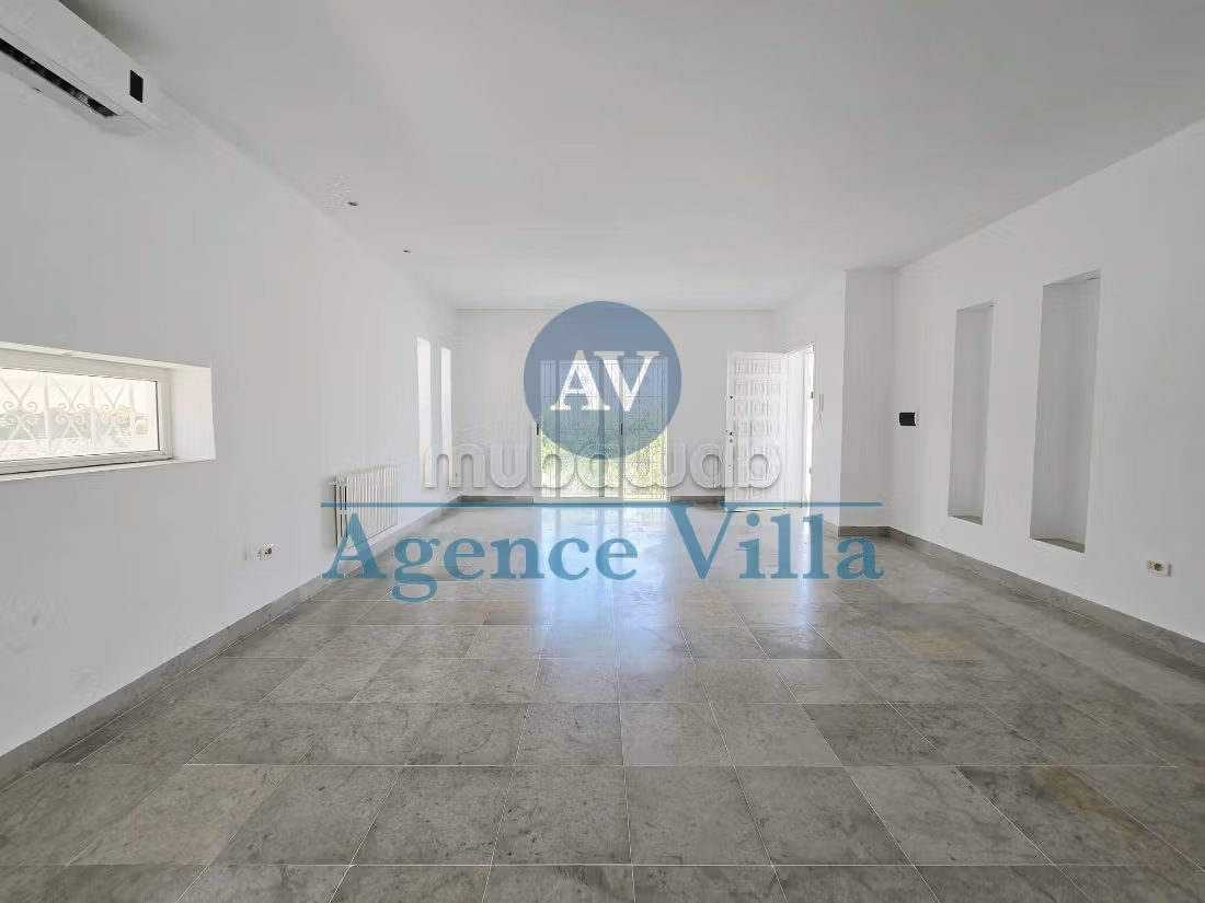 A louer un RDC de villa avec jardin à la Marsa