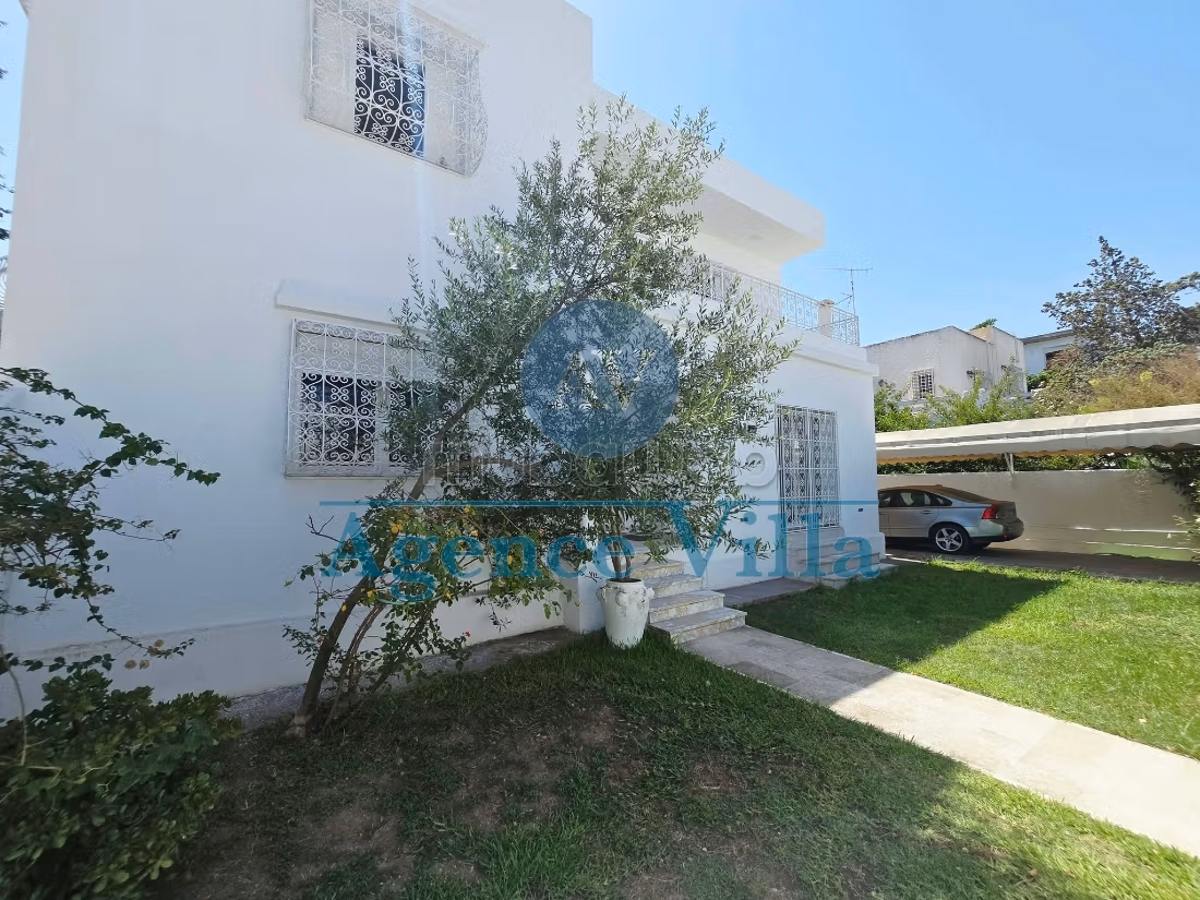 A louer un RDC de villa avec jardin à la Marsa