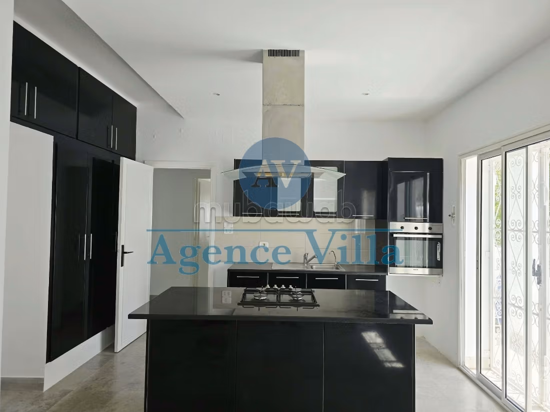 A louer un RDC de villa avec jardin à la Marsa