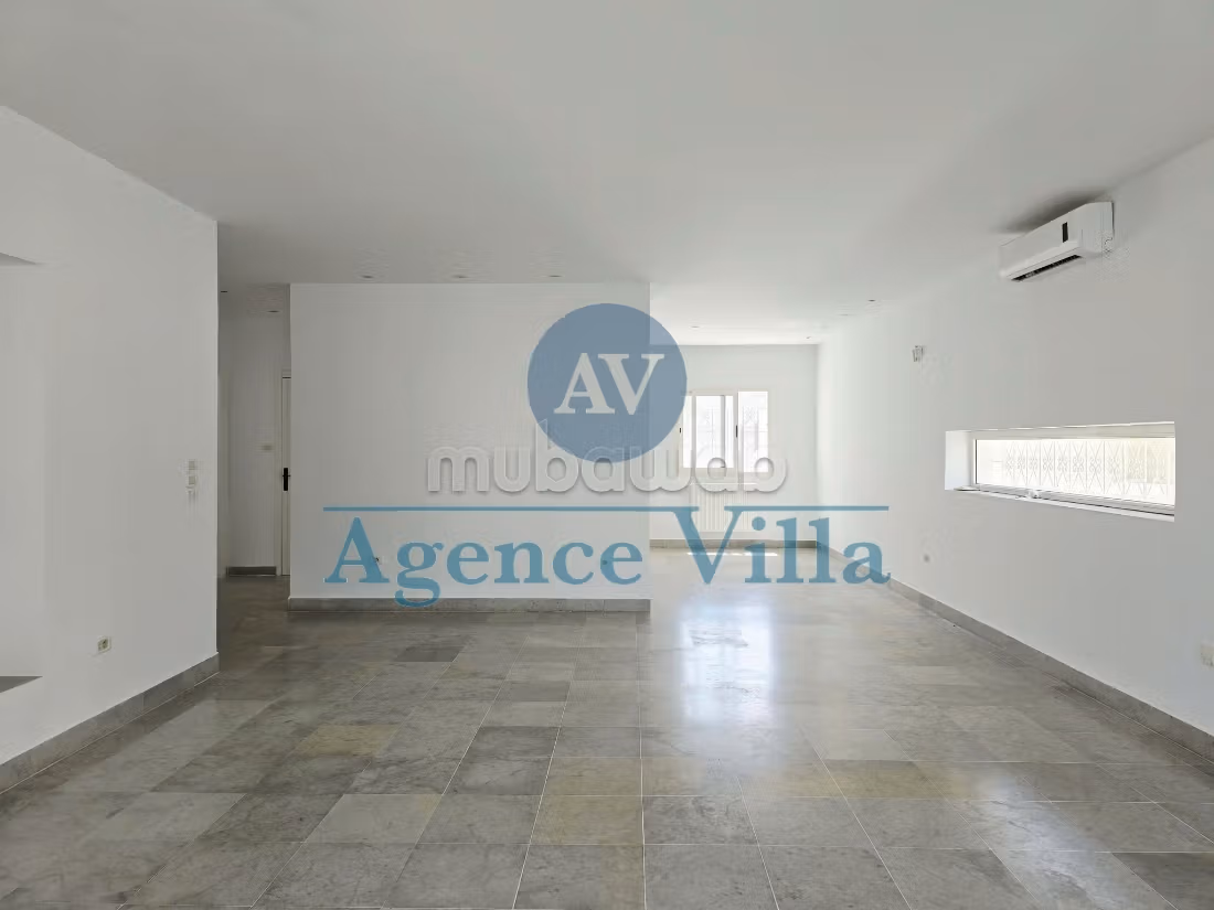 A louer un RDC de villa avec jardin à la Marsa