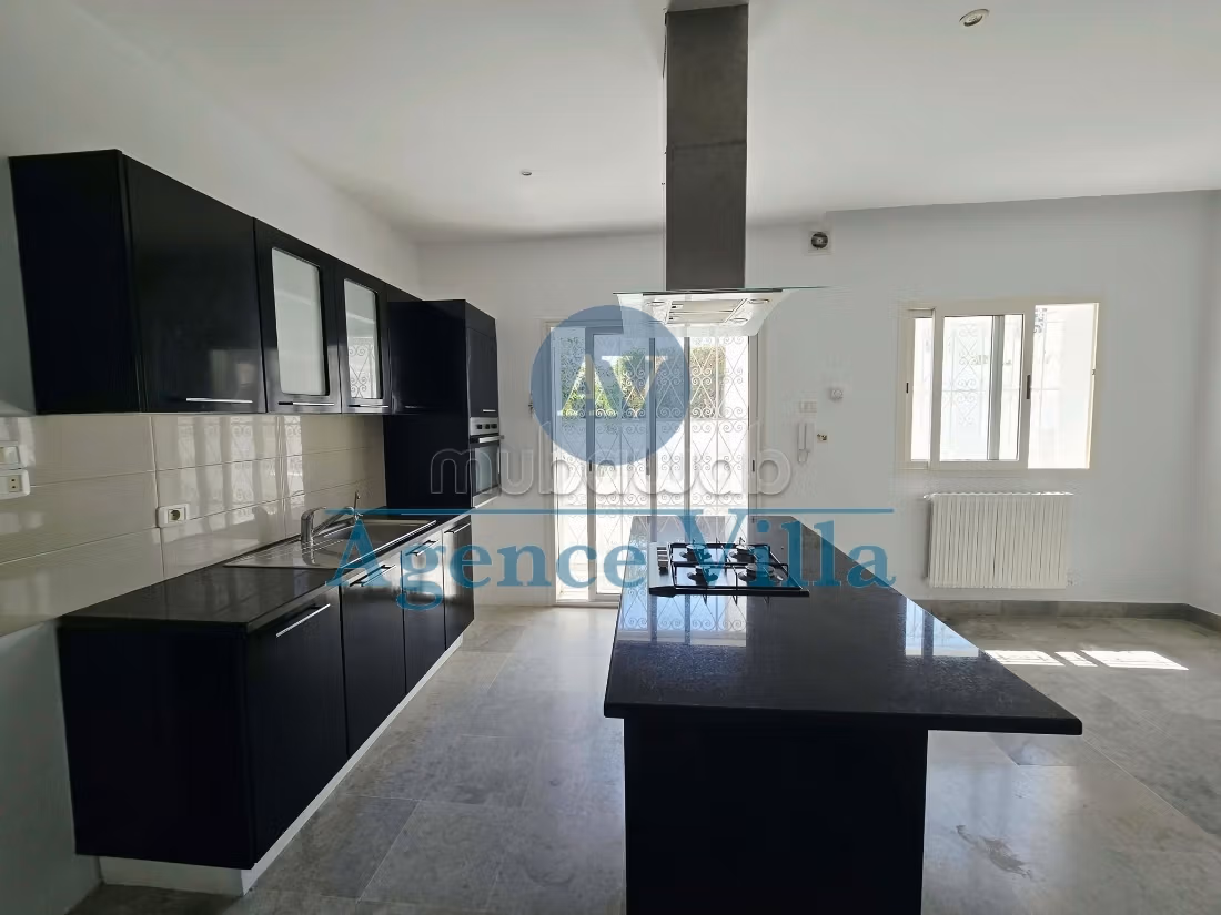 A louer un RDC de villa avec jardin à la Marsa