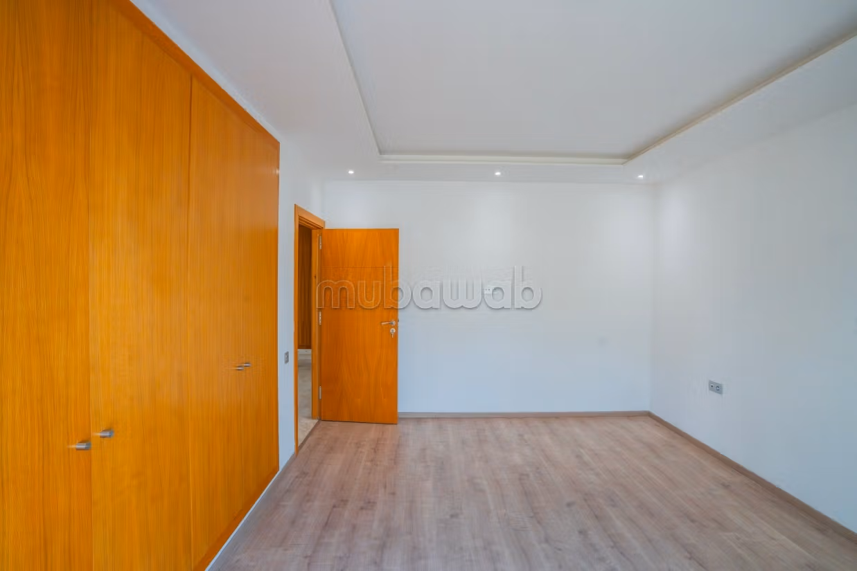 Large apartment oasis