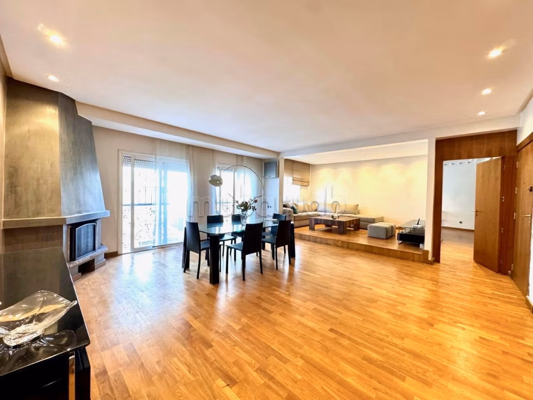 En Location Meublé: Magnifique Appartement 3 chambres Ch. Pers de 210 m à Racine Extension Casablanca