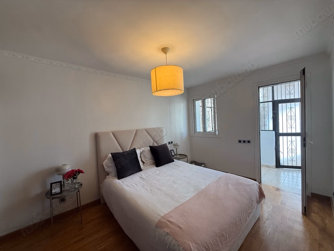 In Gemeubileerde Locatie: Magnifiek 3-slaapkamer Appartement van 210 m² in Racine Extension Casablanca