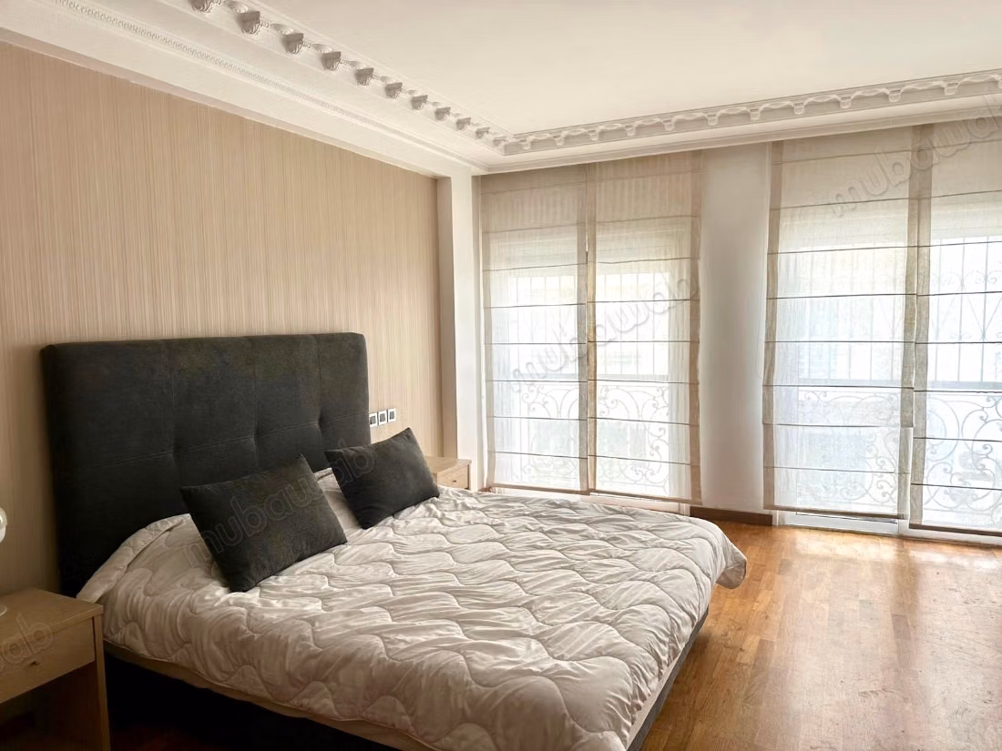 In Gemeubileerde Locatie: Magnifiek 3-slaapkamer Appartement van 210 m² in Racine Extension Casablanca