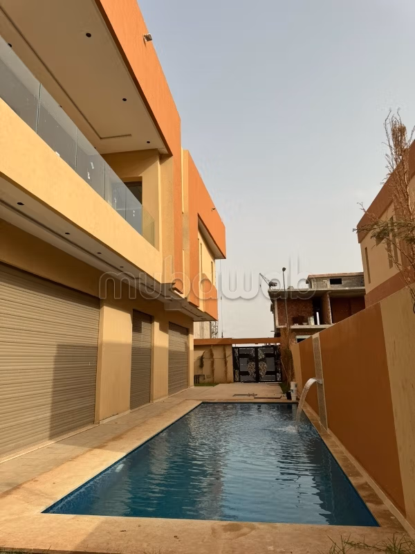 Villa di Lusso con Piscina – 6 Suite – Quartiere Ministero