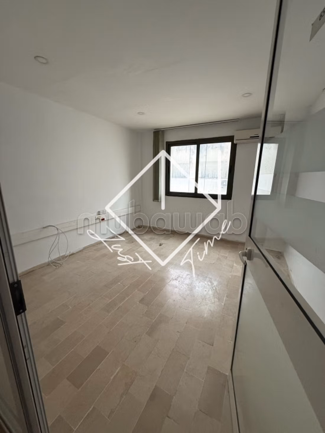 Locale professionale in affitto a Cité Les Ja