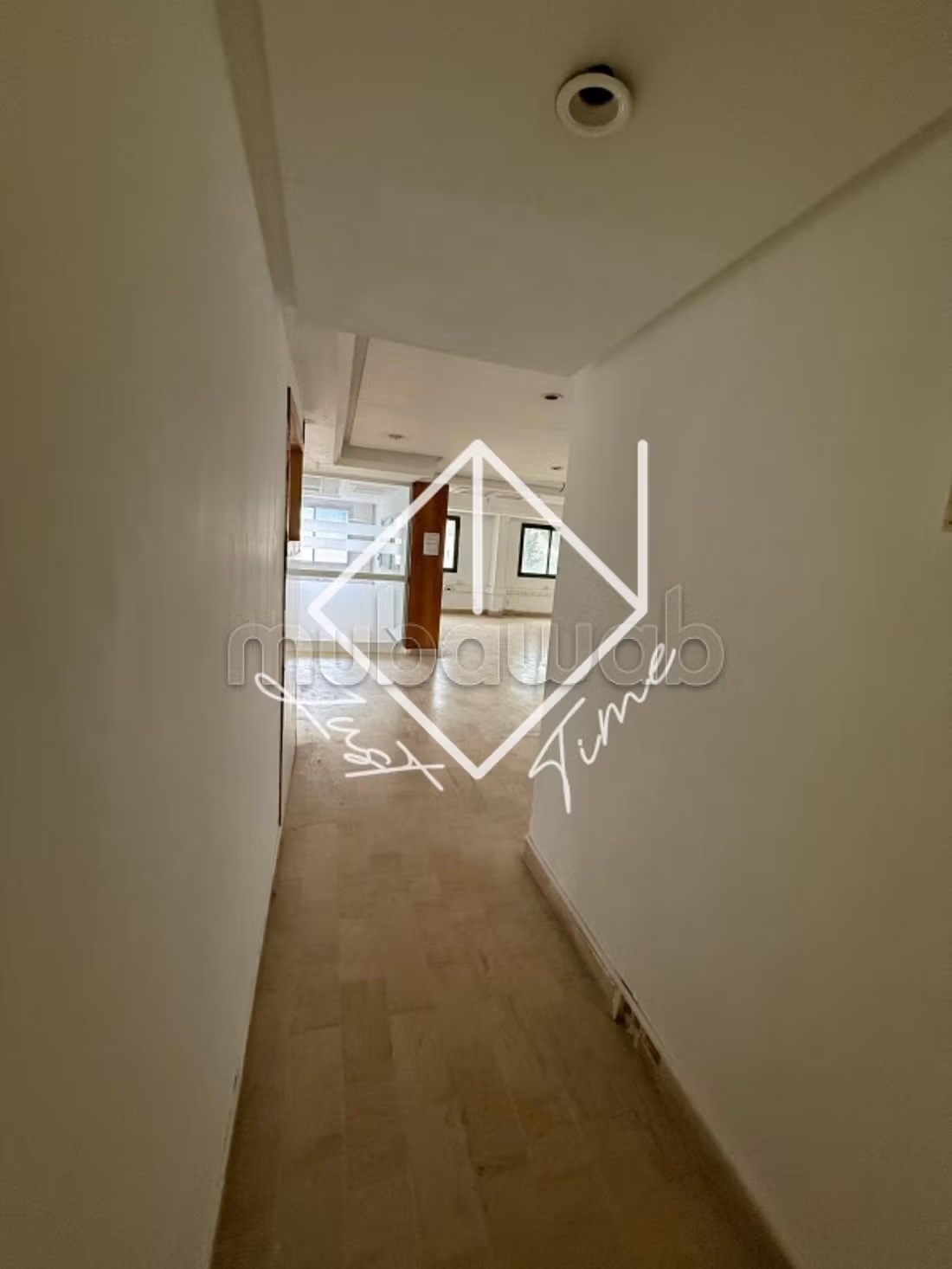 Locale professionale in affitto a Cité Les Ja