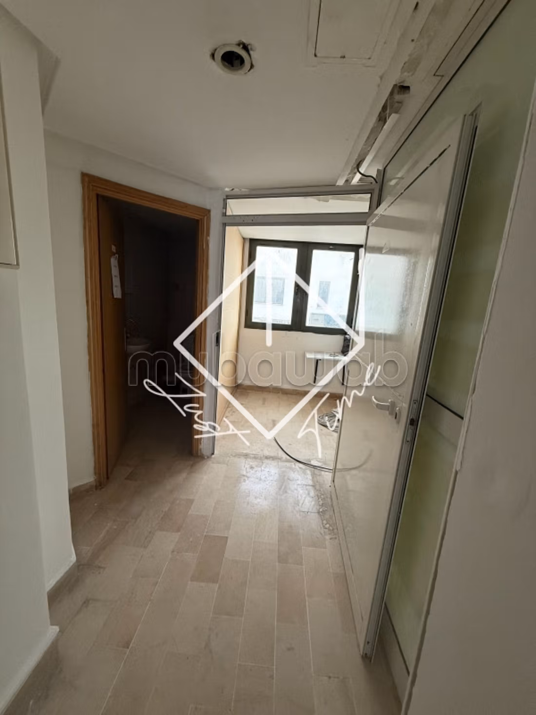 Locale professionale in affitto a Cité Les Ja