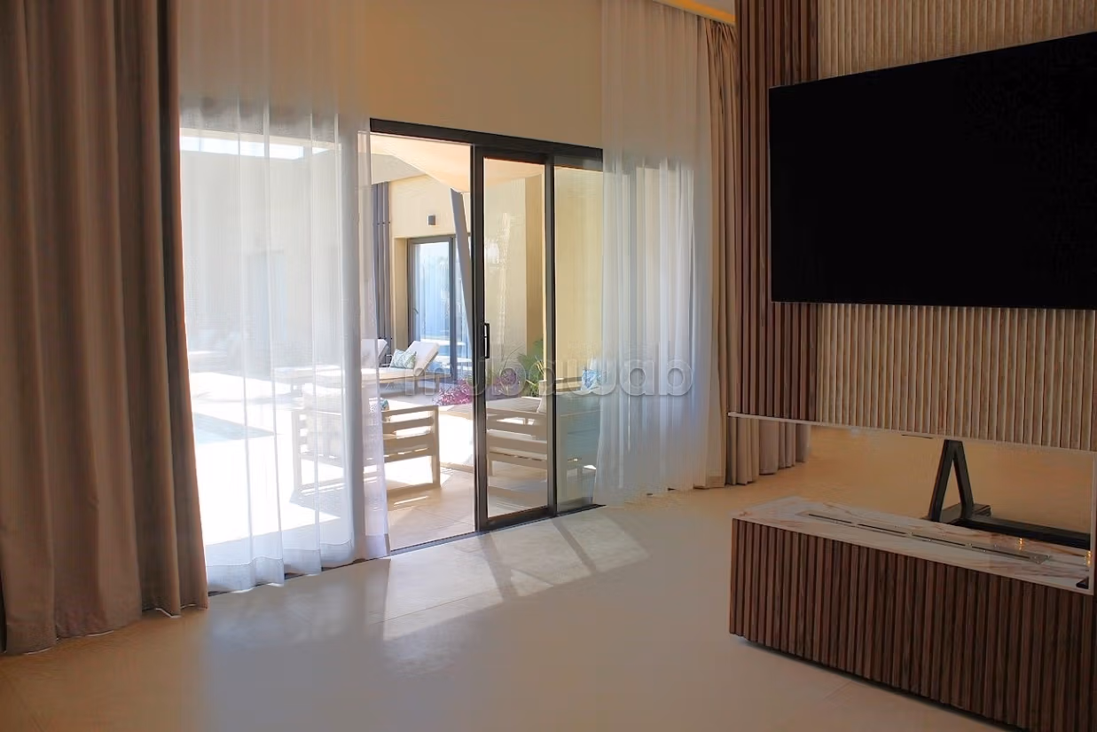 Zeer mooie gemeubileerde villa met drie slaapkamers