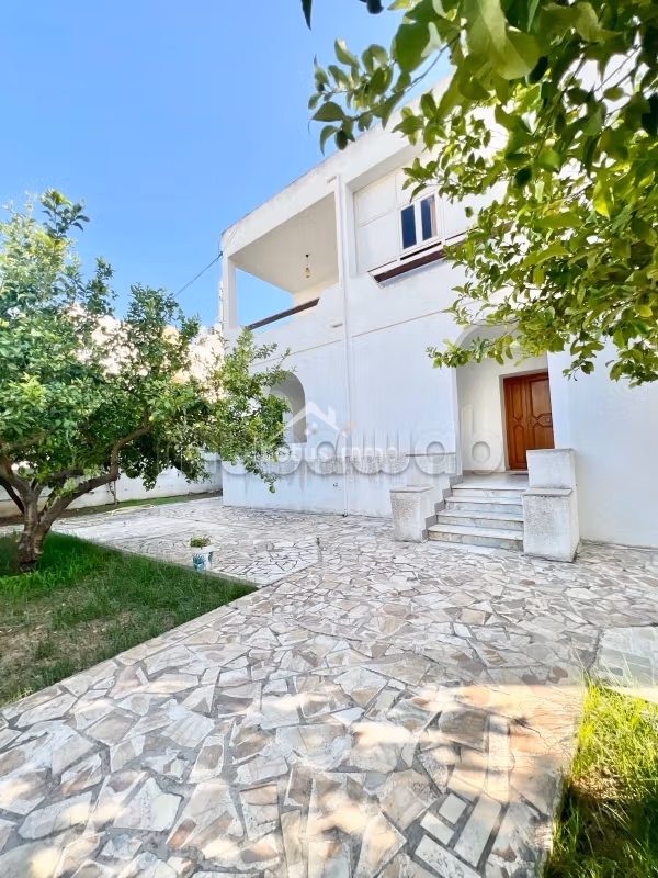 A Vendre Villa d'angle à El Manar 3