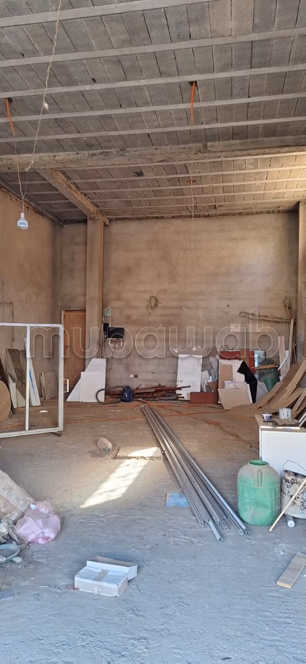 Local comercial à la venta en Bir Rami Sud. Superficie total 69 m²