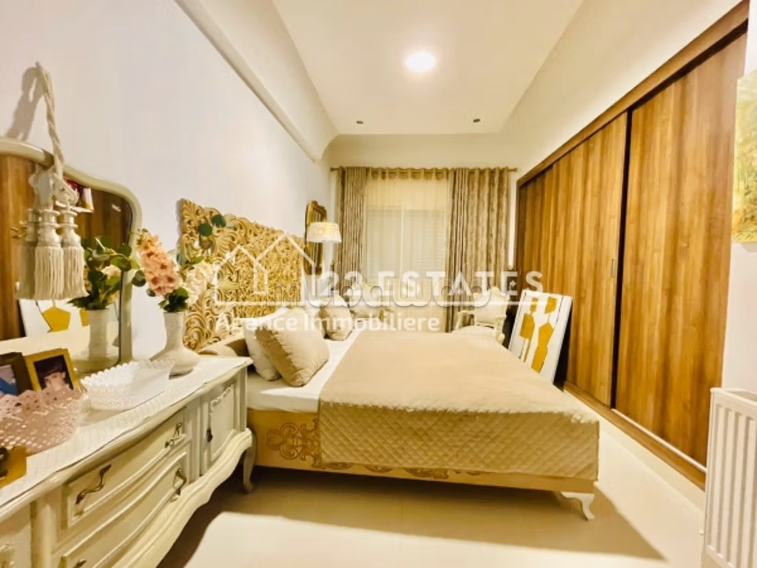 Rez de chaussée de villa S4 avec piscine à la Marsa