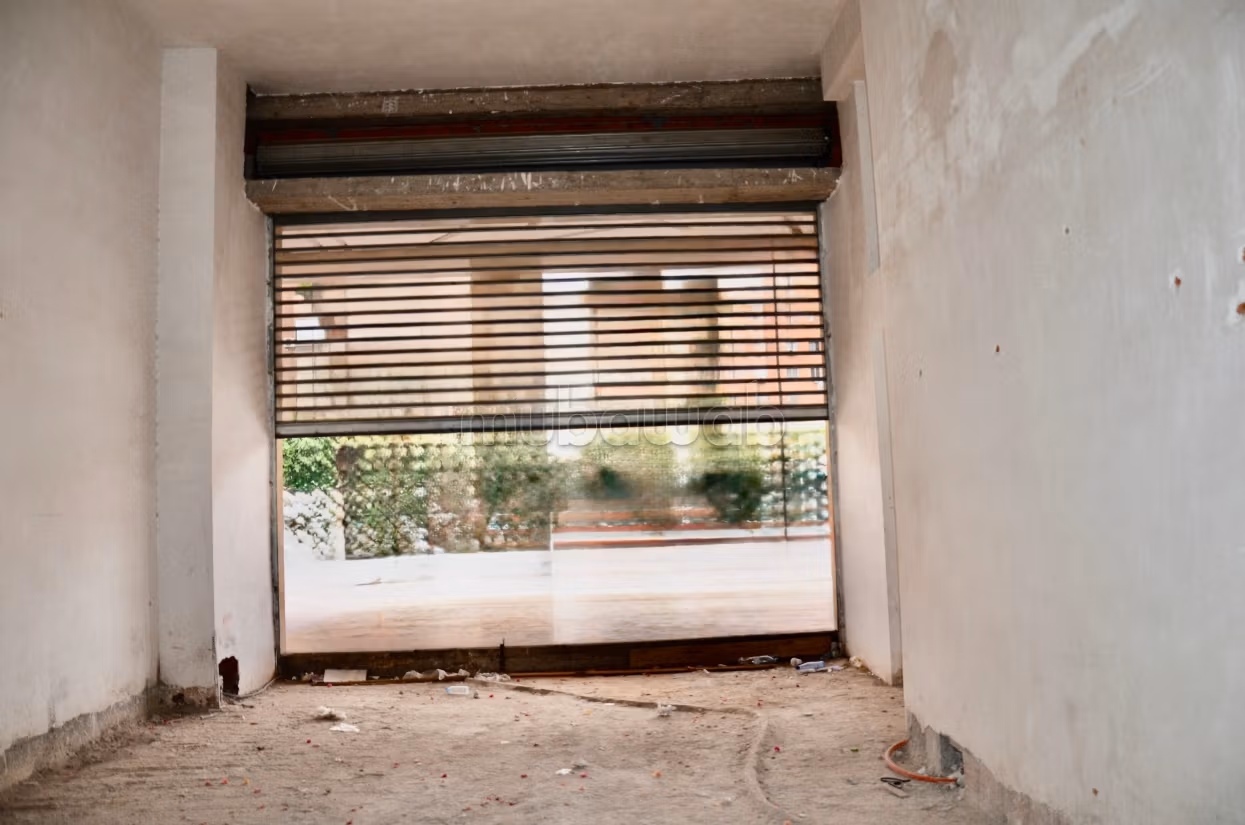 Beau local à vendre en plein centre de Guéliz à Marrakech.
Surface de 271 m²
