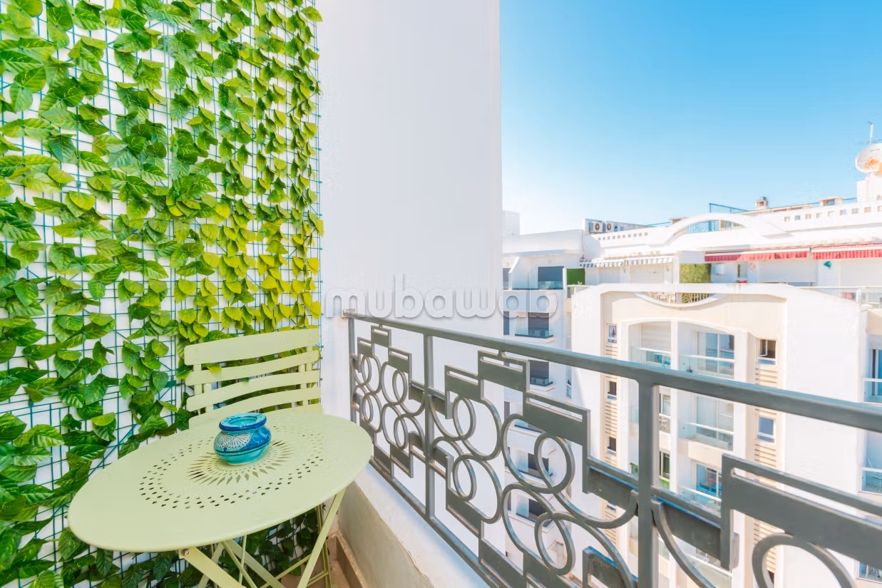 Superb modern studio for long-term rent