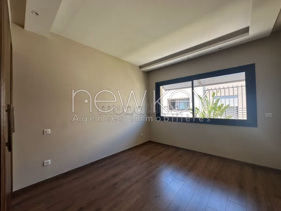 A Coquette Triplex Villa S3 for rent in La Soukra