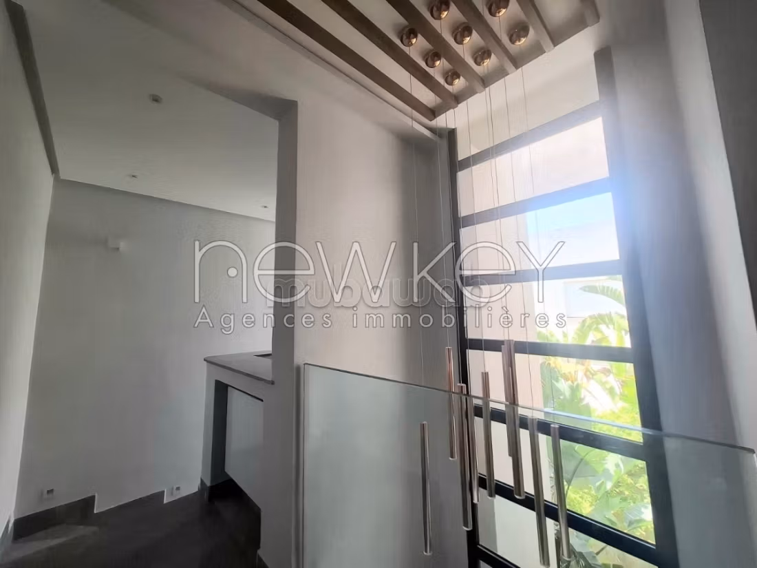 A Coquette Triplex Villa S3 for rent in La Soukra
