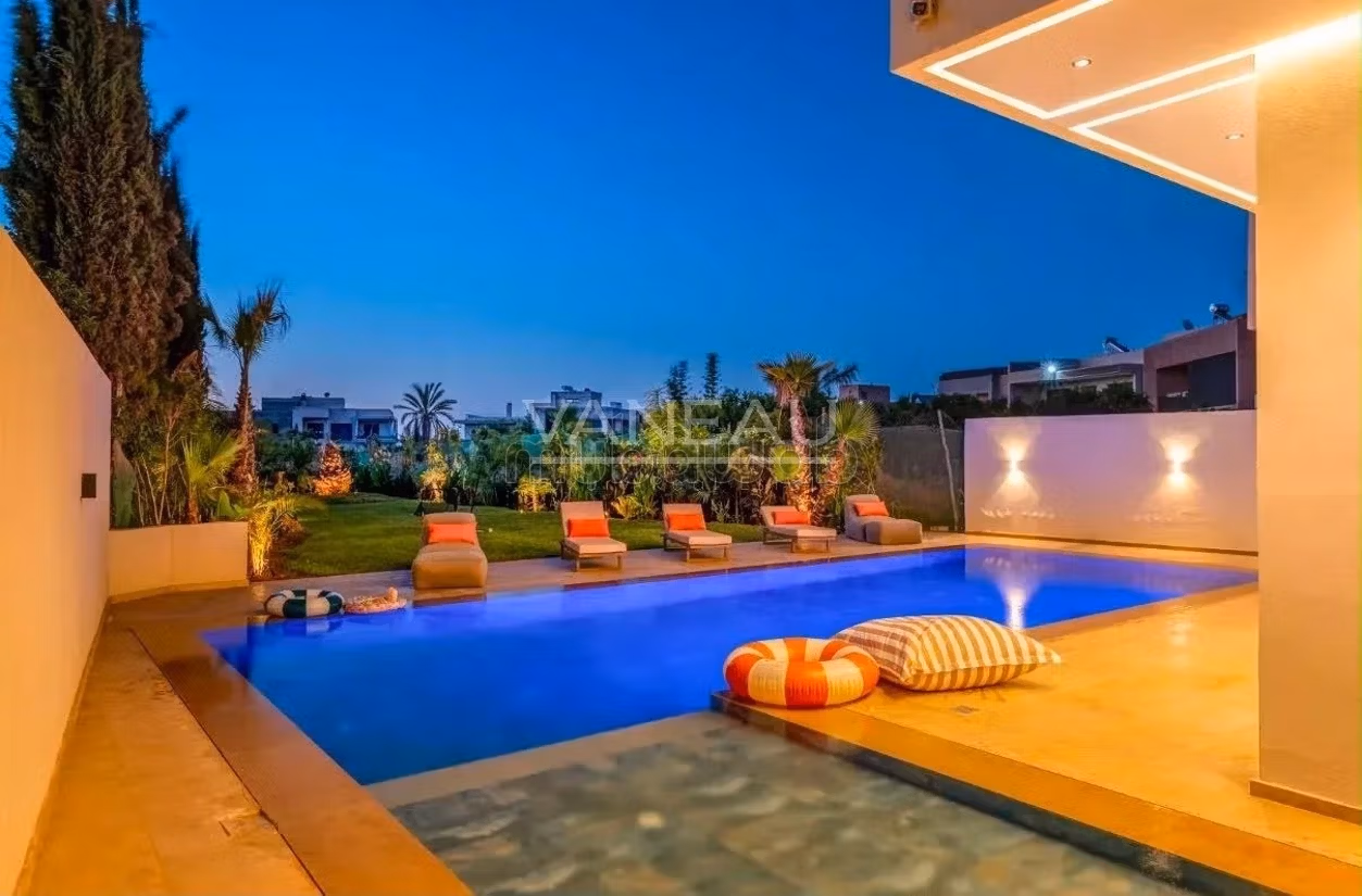 Villa contemporaine avec piscine et vue sur l’Atlas