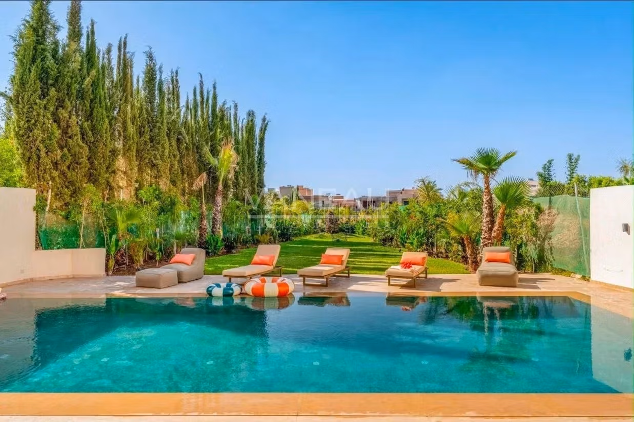 Villa contemporaine avec piscine et vue sur l’Atlas