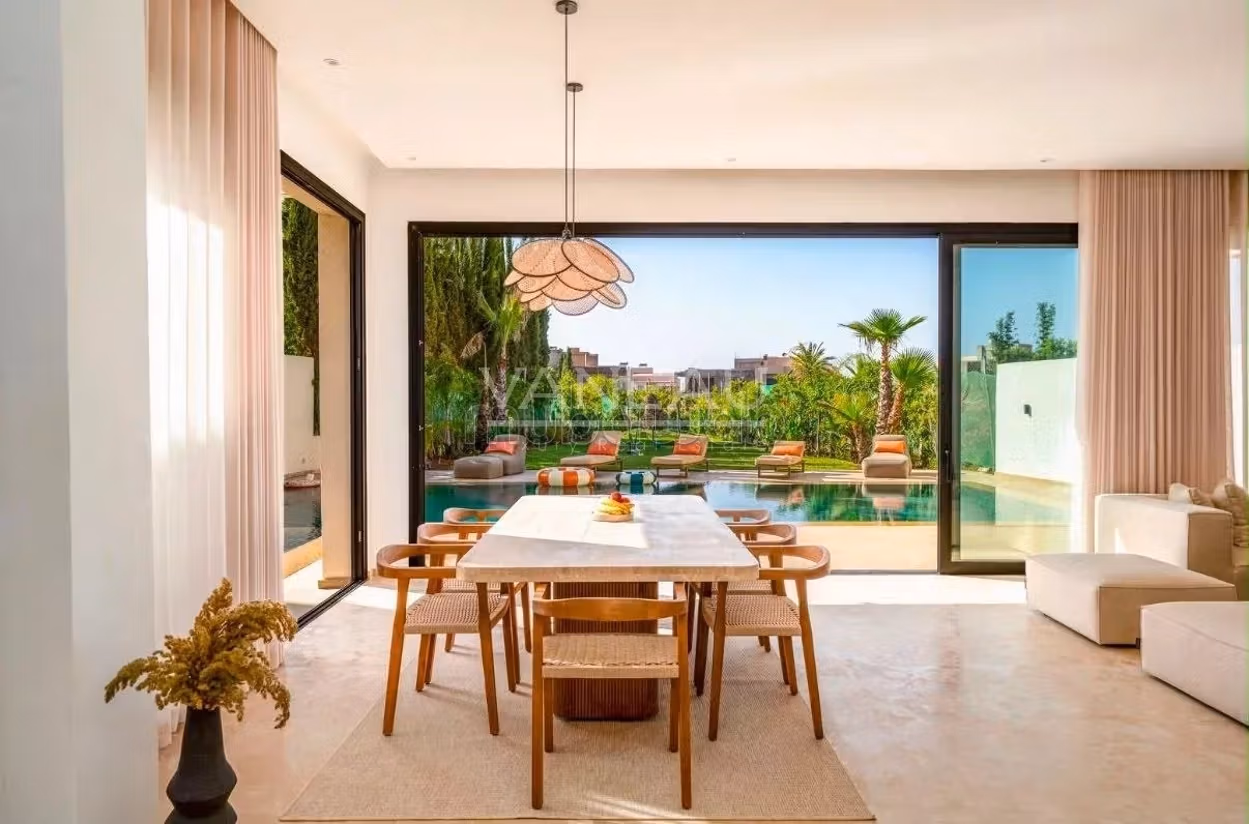 Villa contemporaine avec piscine et vue sur l’Atlas