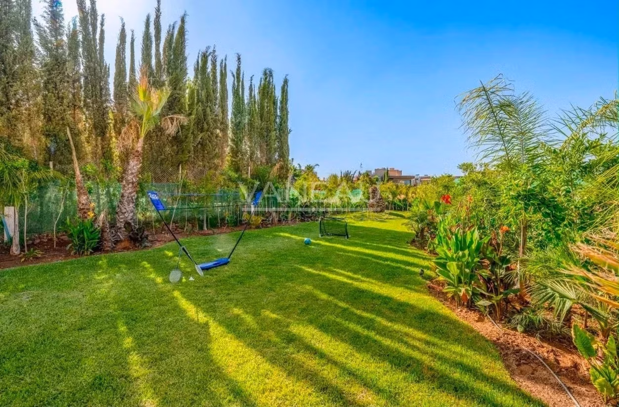 Villa contemporaine avec piscine et vue sur l’Atlas