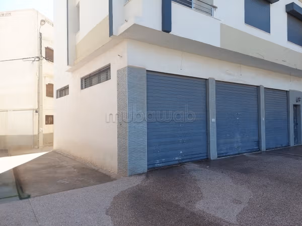 Local comercial en alquiler con sótano en Hay Salam