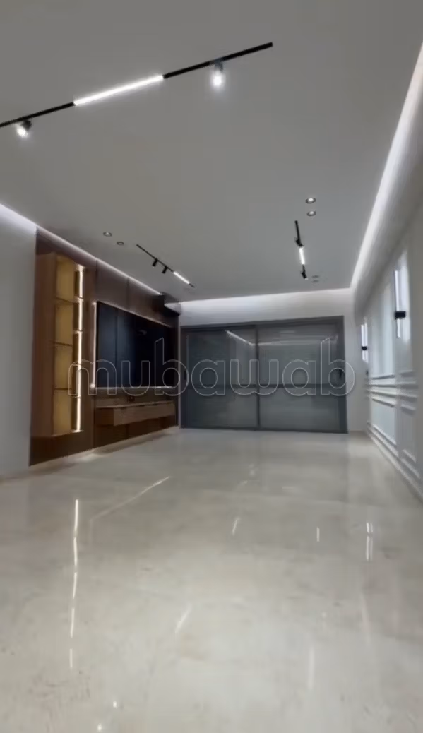 Bonito apartamento vacío moderno Sócrates