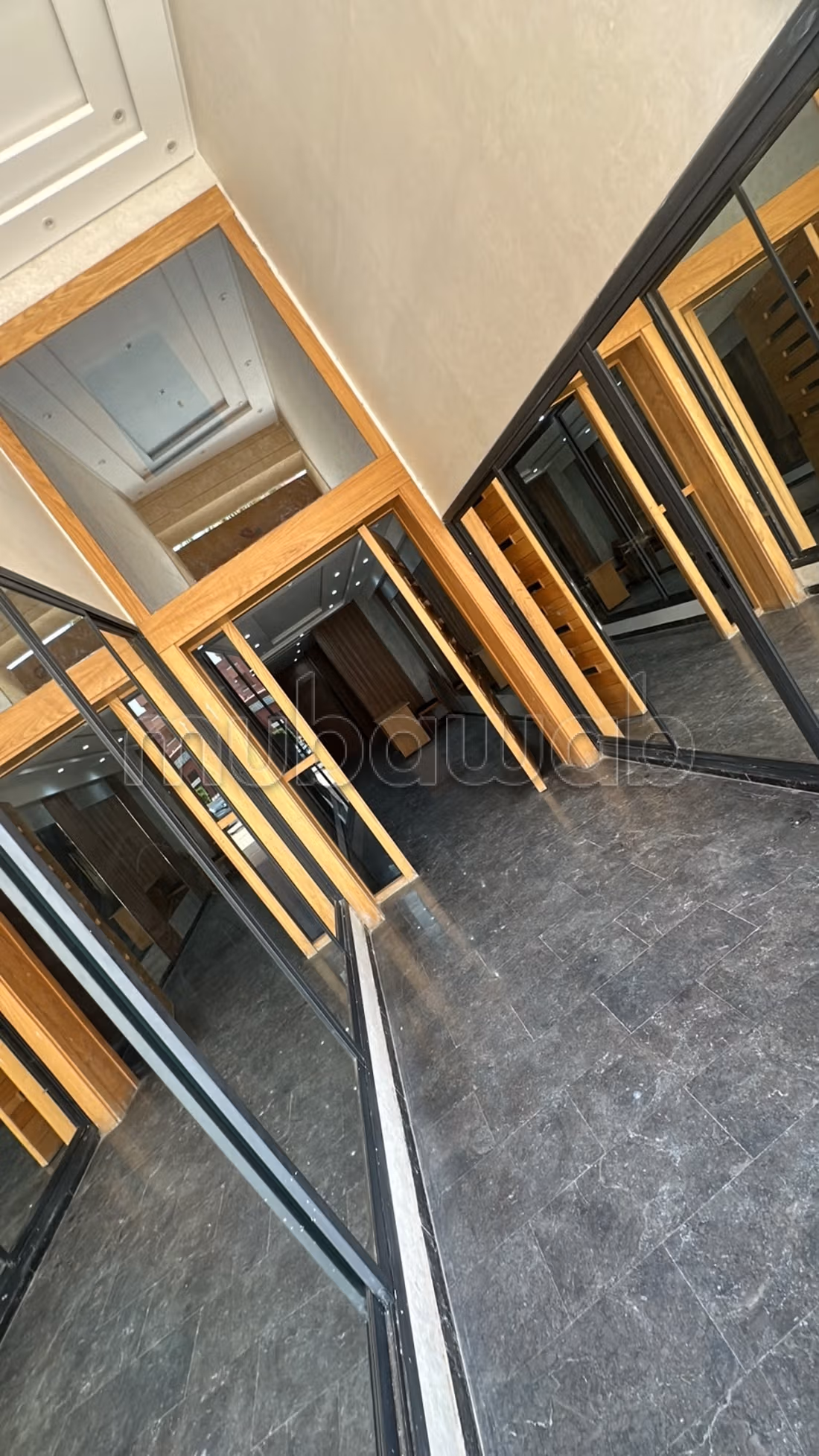 Bureaux en vente à Guéliz. Superficie 68 m². Double vitrage et porte blindée