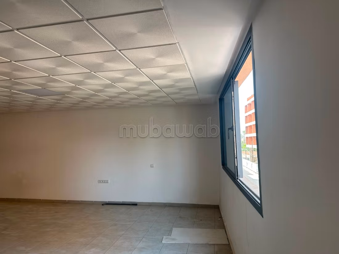 Bureaux en vente à Guéliz. Superficie 68 m². Double vitrage et porte blindée