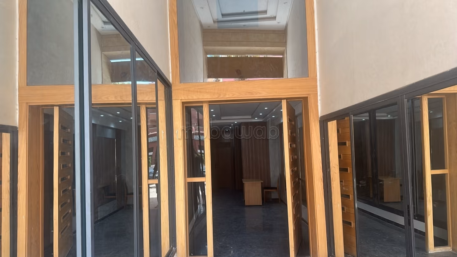 Bureaux en vente à Guéliz. Superficie 68 m². Double vitrage et porte blindée