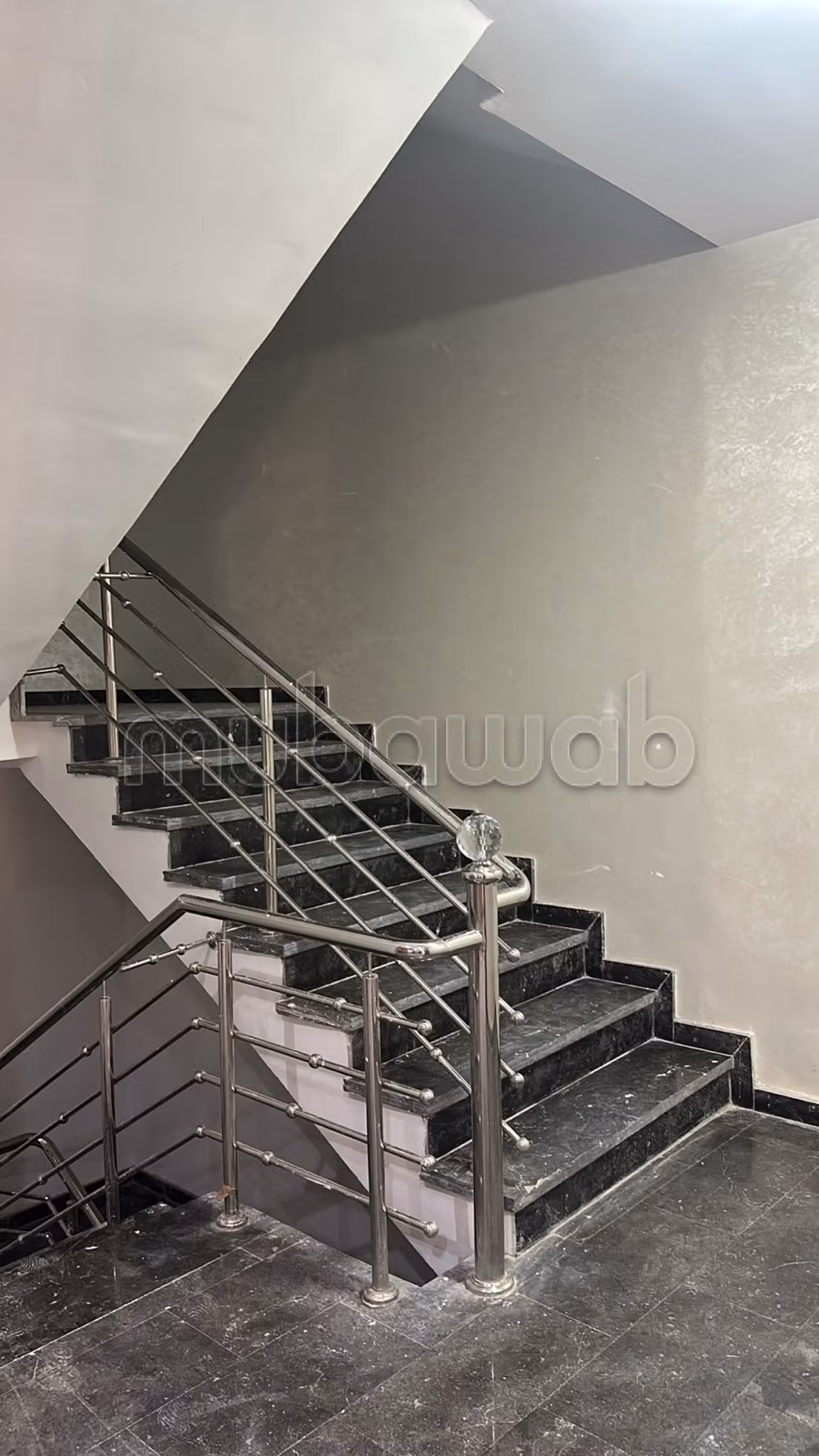 Bureaux en vente à Guéliz. Superficie 68 m². Double vitrage et porte blindée