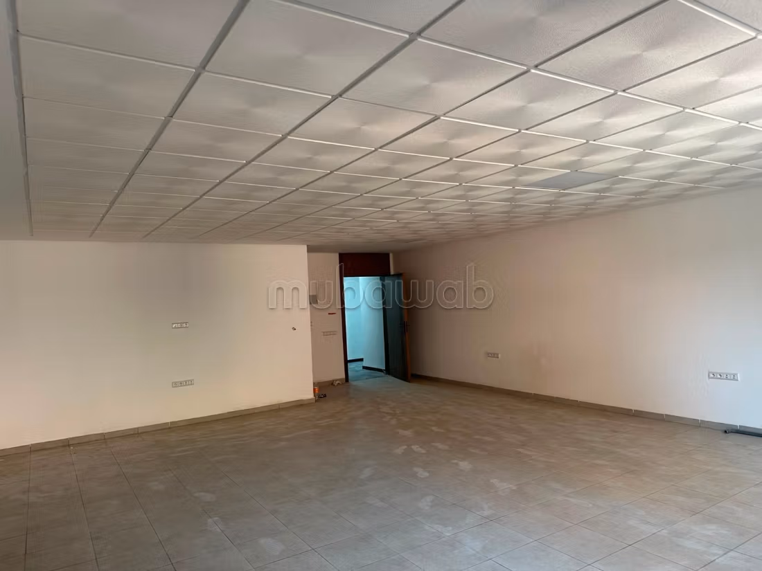 Bureaux en vente à Guéliz. Superficie 68 m². Double vitrage et porte blindée