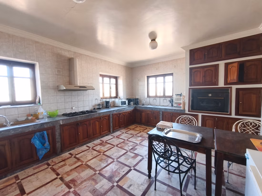 TOP AFFAIRE. Maison d'hotes 10 chbs sur 4630 m2