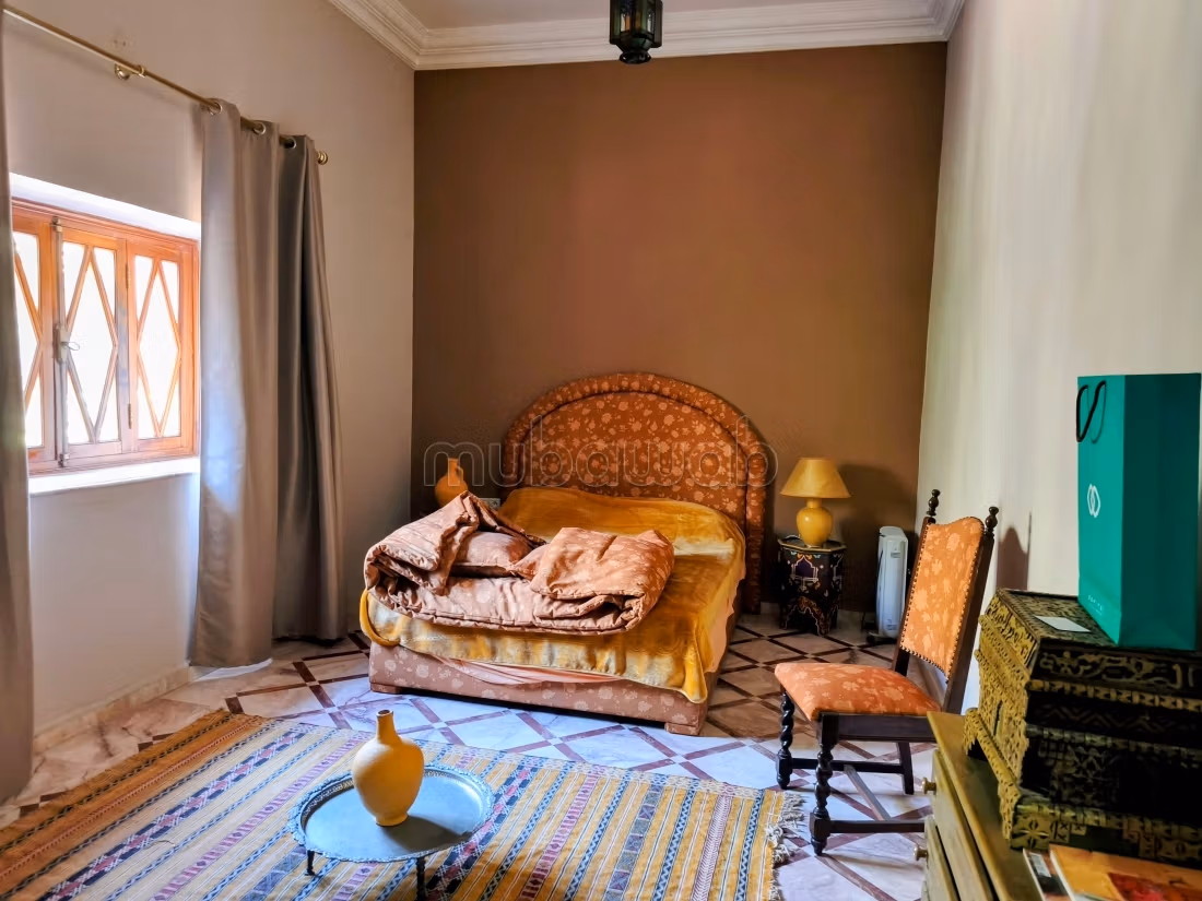 TOP AFFAIRE. Maison d'hotes 10 chbs sur 4630 m2